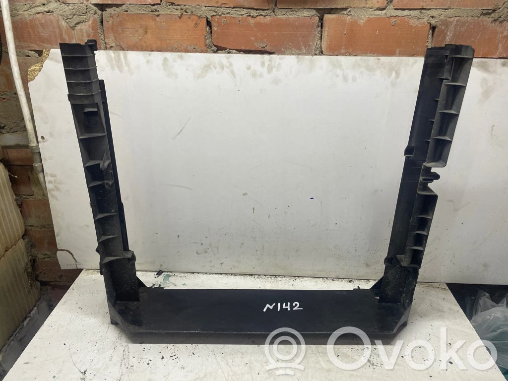 BMW X5 E70 Radiatoru paneļa apakšējā daļa (televizora) 