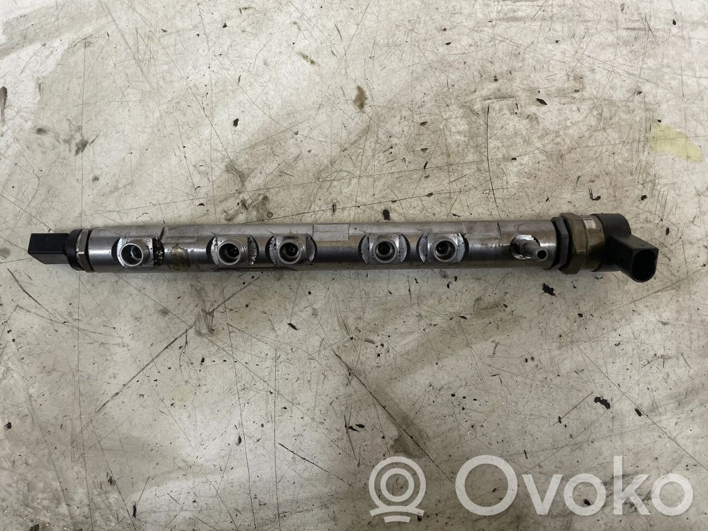 BMW X1 E84 Fuel distributor 