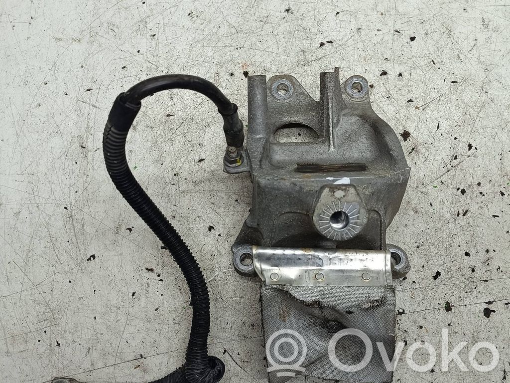 Audi Q7 4M Engine mounting bracket 
