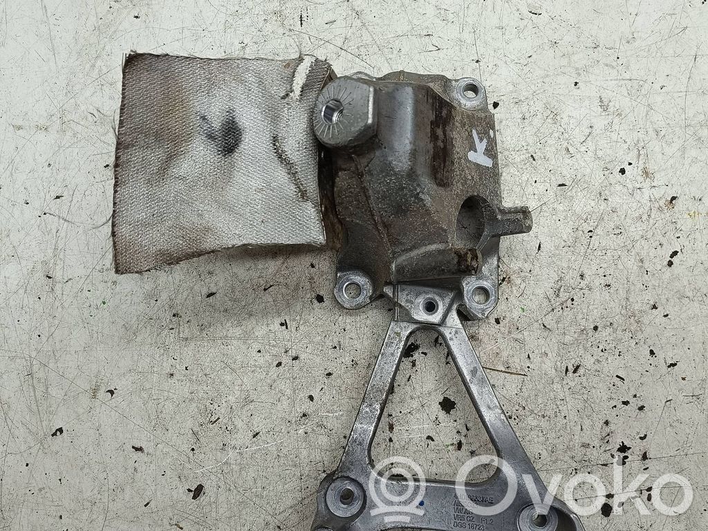 Audi Q7 4M Engine mounting bracket 