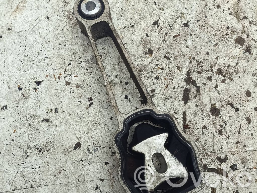 Volvo XC60 Engine mount bracket 