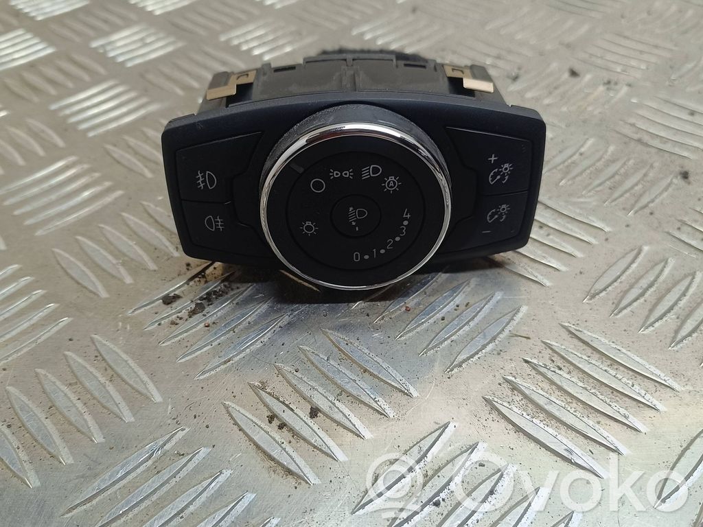Ford Turneo Courier Light switch 