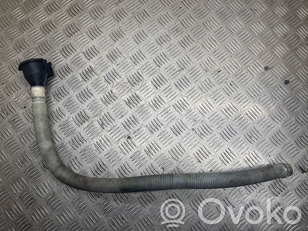 BMW 3 E90 E91 Langų skysčio bakelio užpylimo vamzdelis 