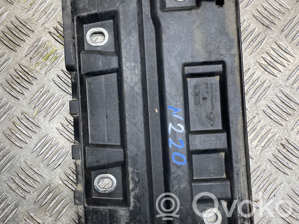 Volkswagen PASSAT CC Akumuliatoriaus tvirtinimo padas 