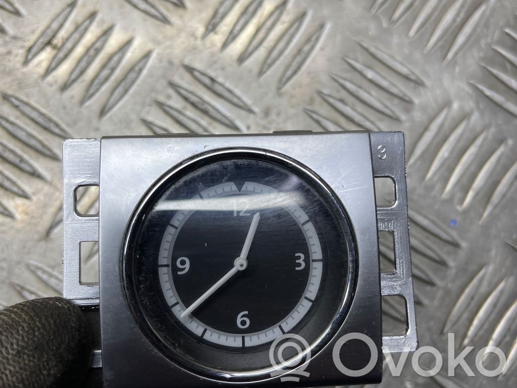Volkswagen PASSAT CC Clock 
