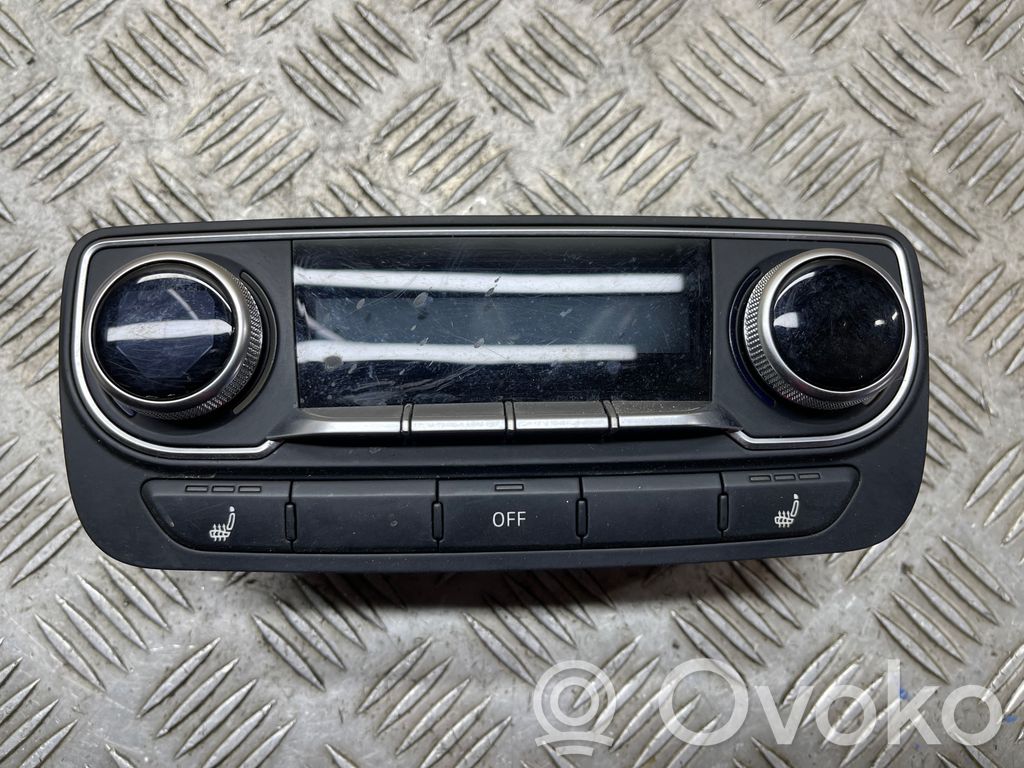 Audi Q7 4M Climate control unit 
