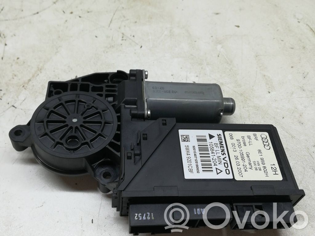 Audi A4 S4 B7 8E 8H Silnik regulatora szyby drzwi przednich 