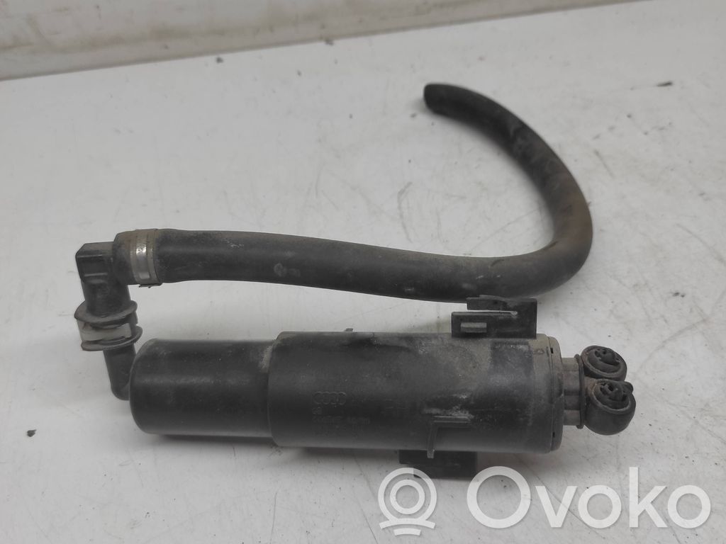 Audi A4 S4 B8 8K Dysza spryskiwacza lampy przedniej 