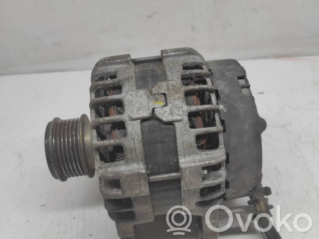 Volkswagen PASSAT B7 Alternator 