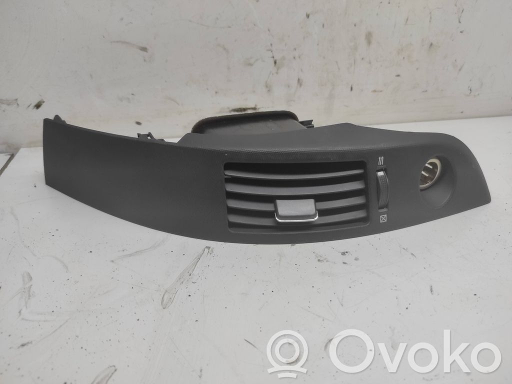 Toyota Corolla Verso E121 Griglia di ventilazione centrale cruscotto 