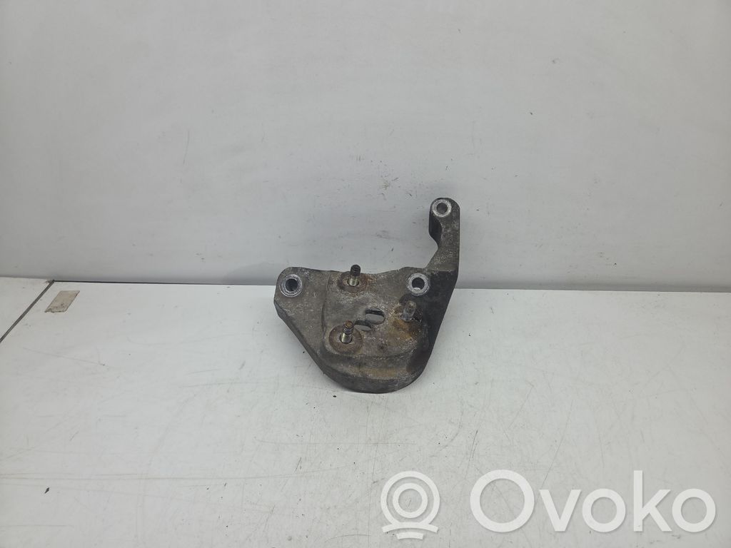 Volvo V50 Engine mounting bracket 
