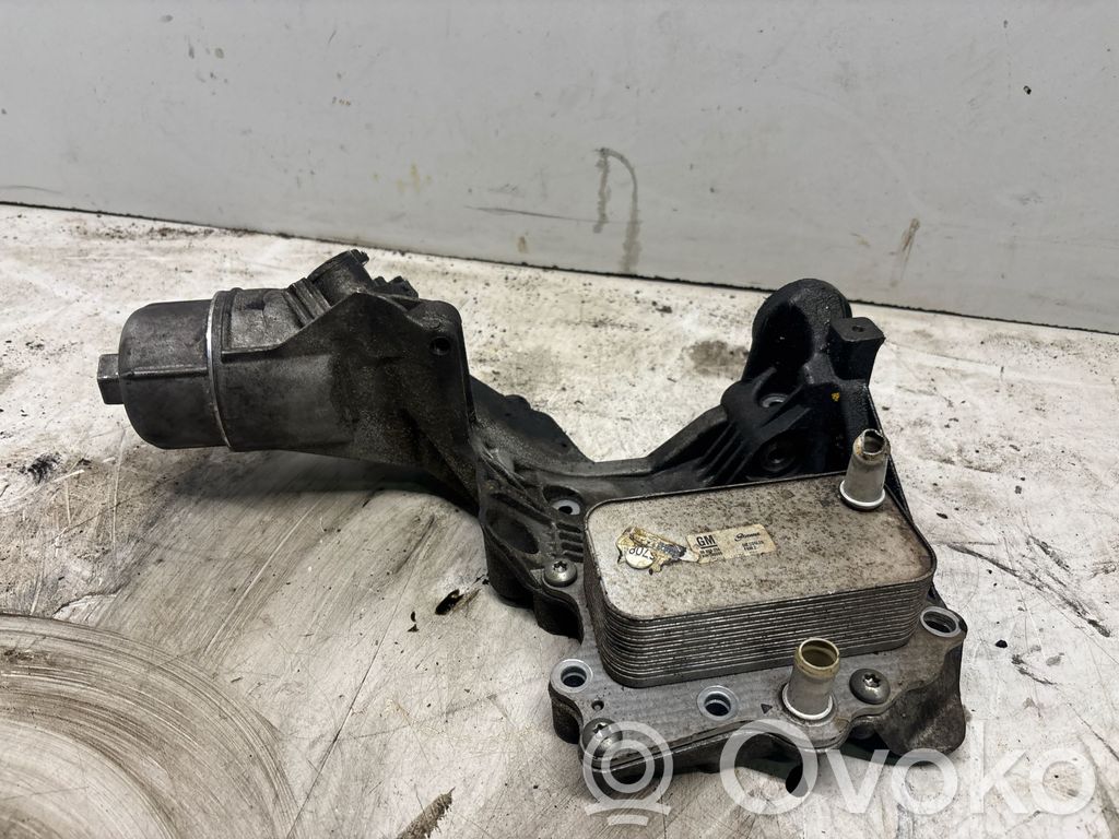 Volvo V70 Oil filter mounting bracket 