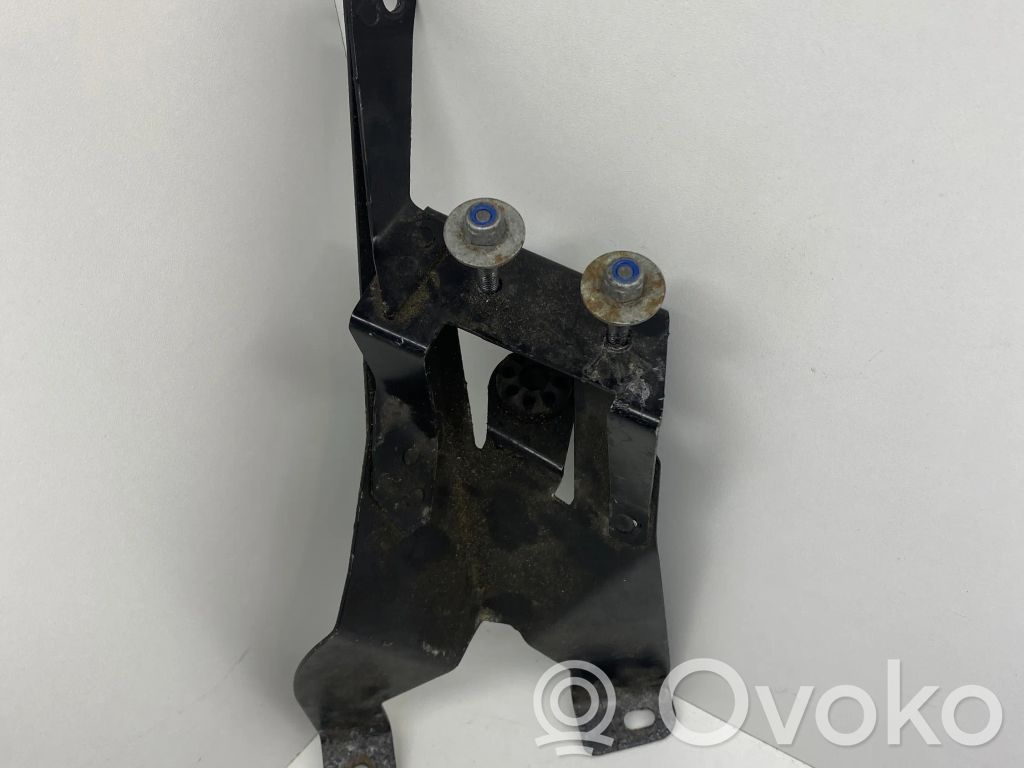 BMW X3 F25 Power steering pump mounting bracket 