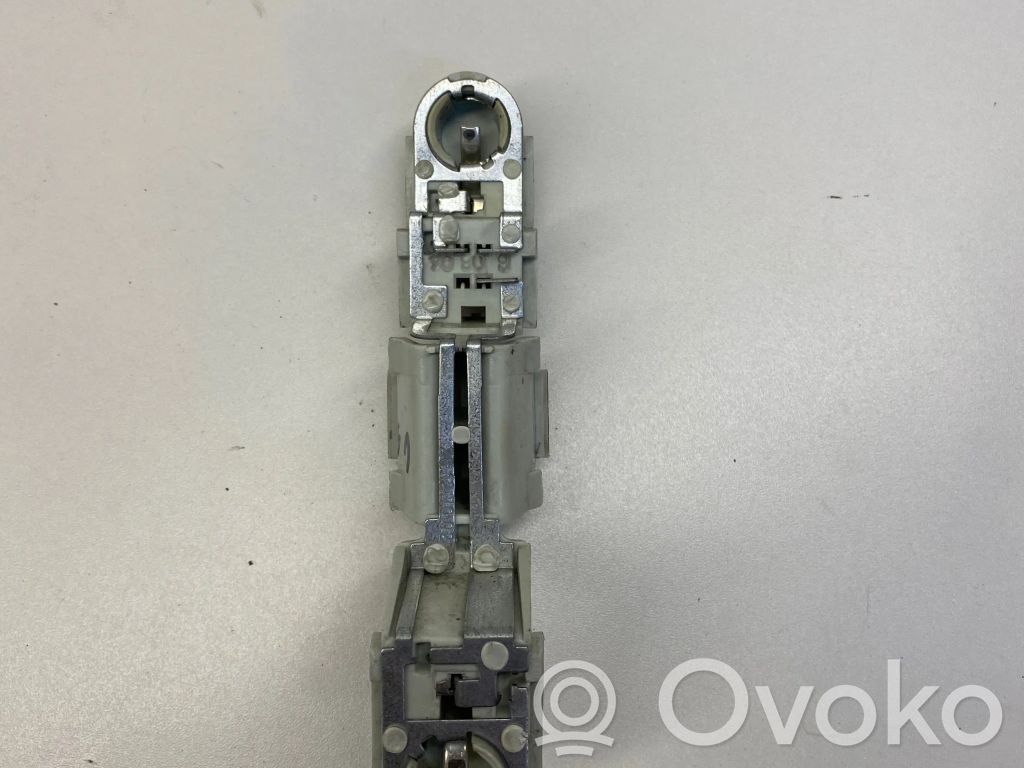 Volvo V50 Takavalon polttimon suojan pidike 