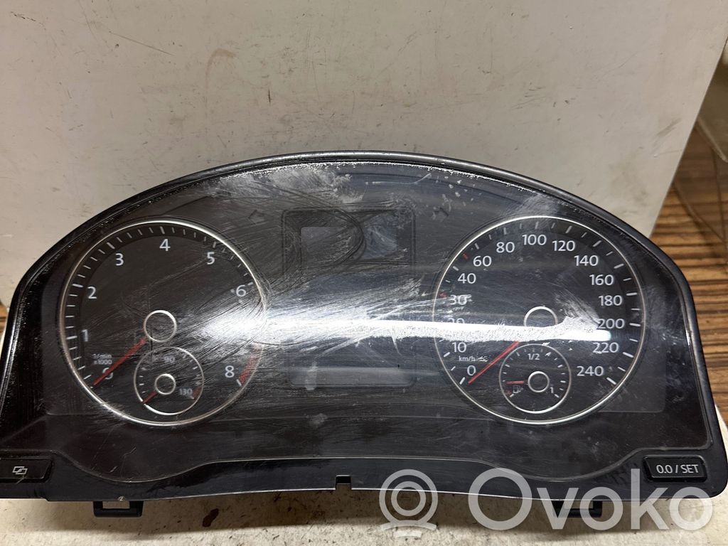 Volkswagen Golf V Vitezometru (grup de instrumente) 