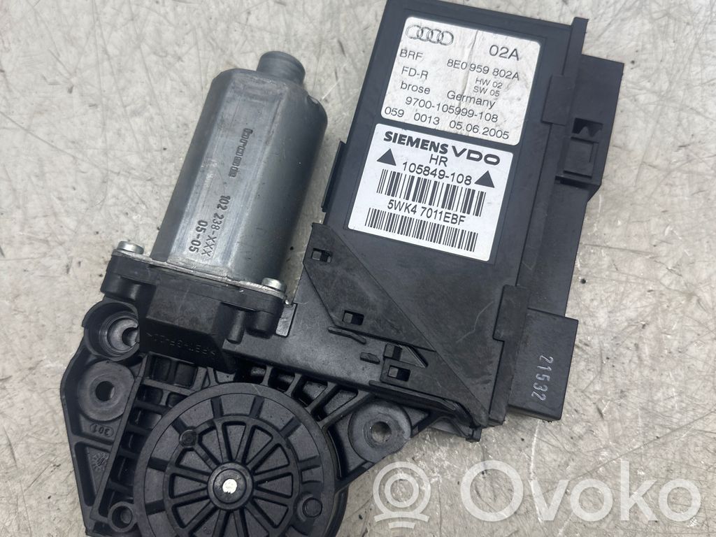 Audi A4 S4 B7 8E 8H Motorino alzacristalli della portiera posteriore 