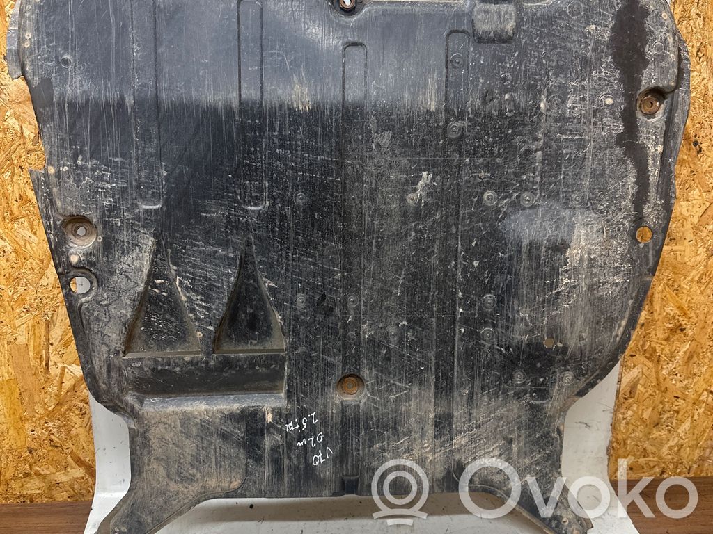 Volvo V70 Engine splash shield/under tray 