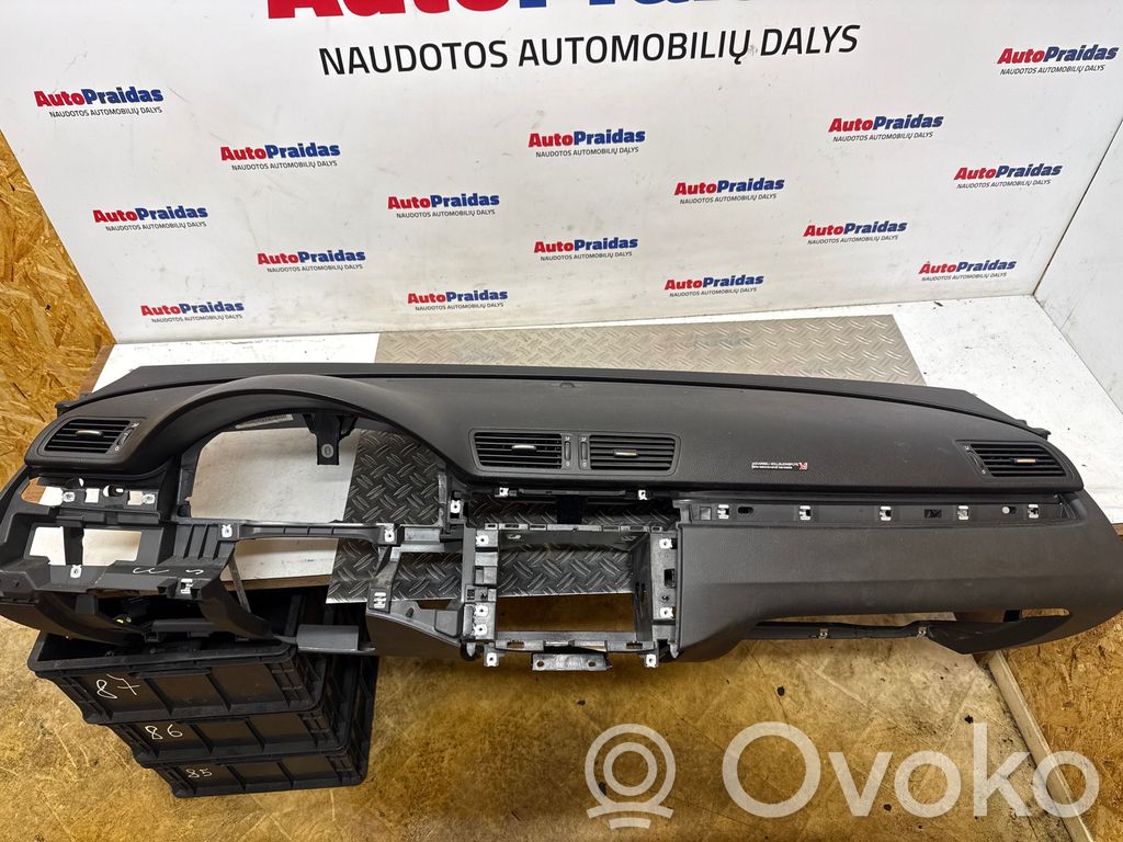 Volkswagen PASSAT CC Панель 