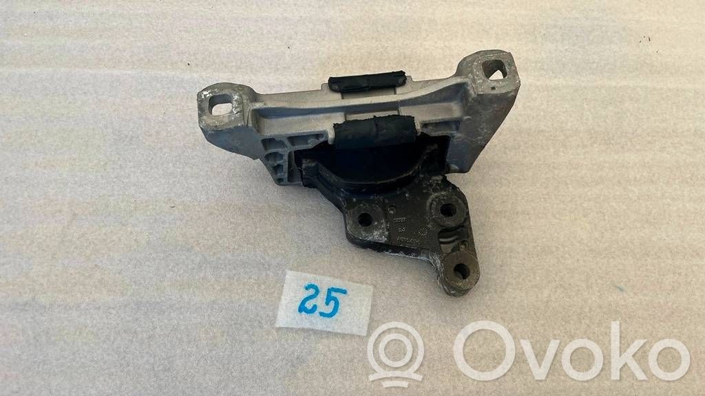 Ford Kuga II Engine mount bracket 