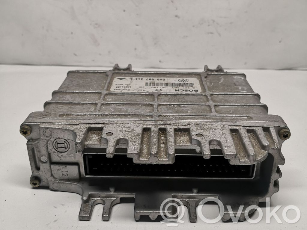 Volkswagen PASSAT B4 Engine control unit/module 