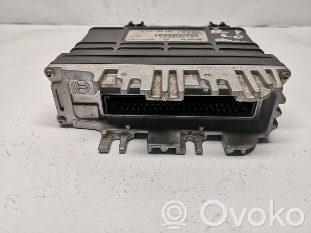Volkswagen PASSAT B4 Engine control unit/module 