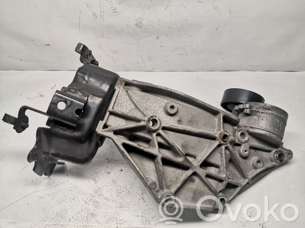 Volvo V50 Generator/alternator bracket 