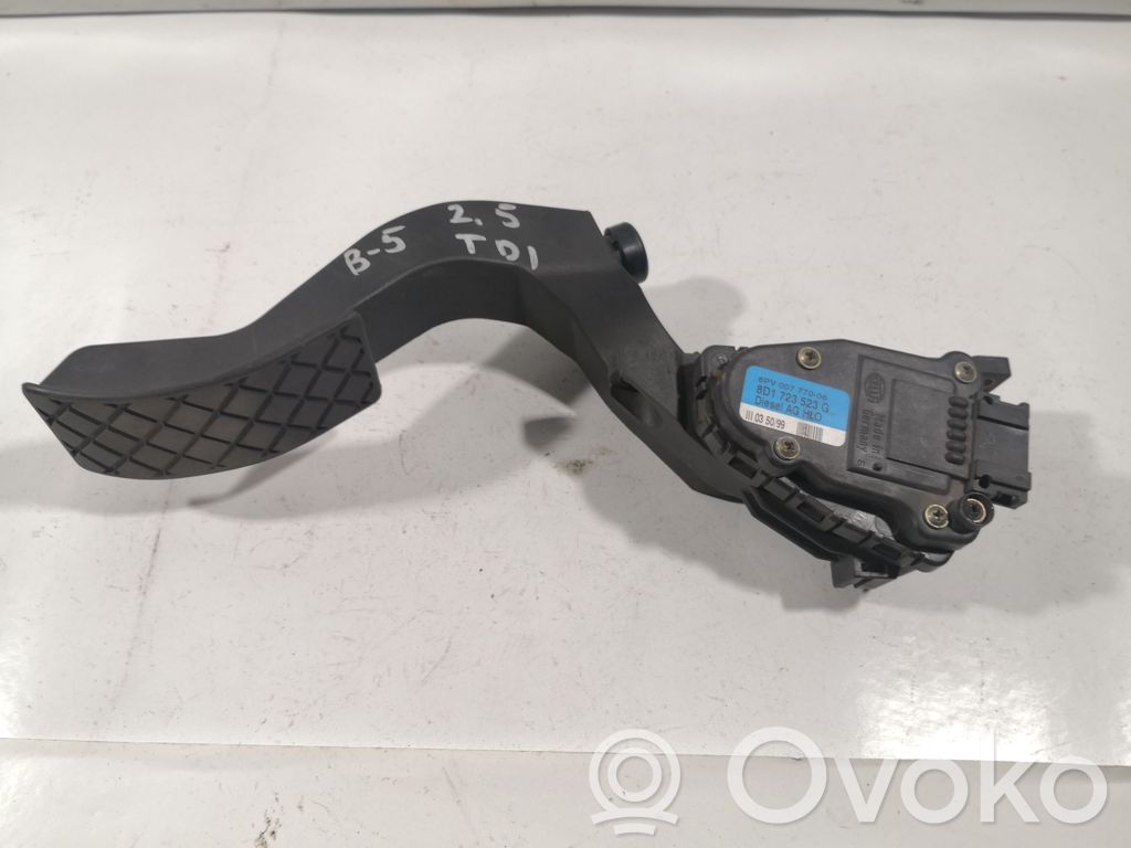 Volkswagen PASSAT B5 Pedal del acelerador 