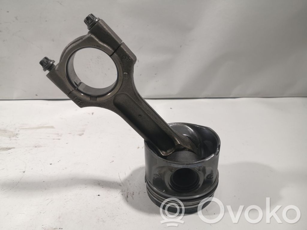 BMW X5 E70 Piston with connecting rod 