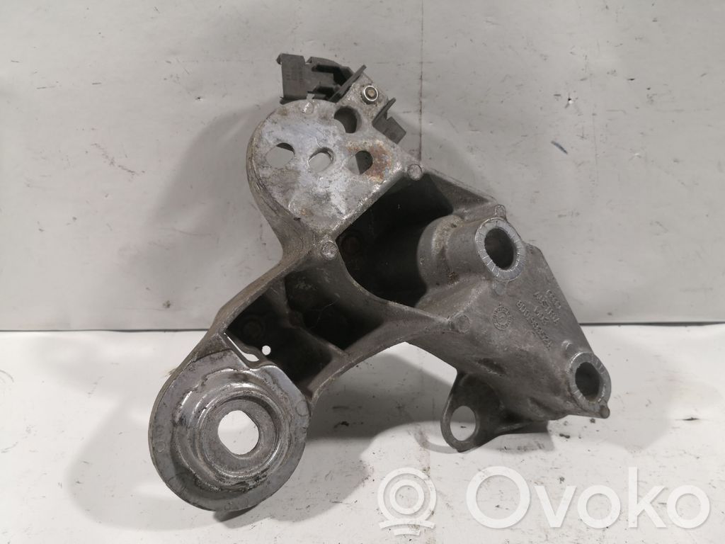 Audi A4 S4 B5 8D Engine mounting bracket 