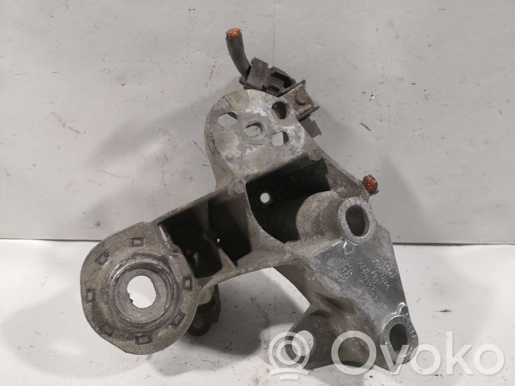 Volkswagen PASSAT B5 Engine mounting bracket 