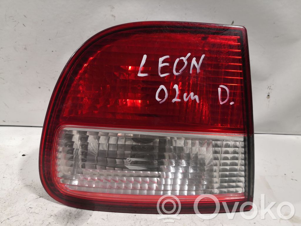 Seat Leon (1M) Aizmugurējais lukturis pārsegā 