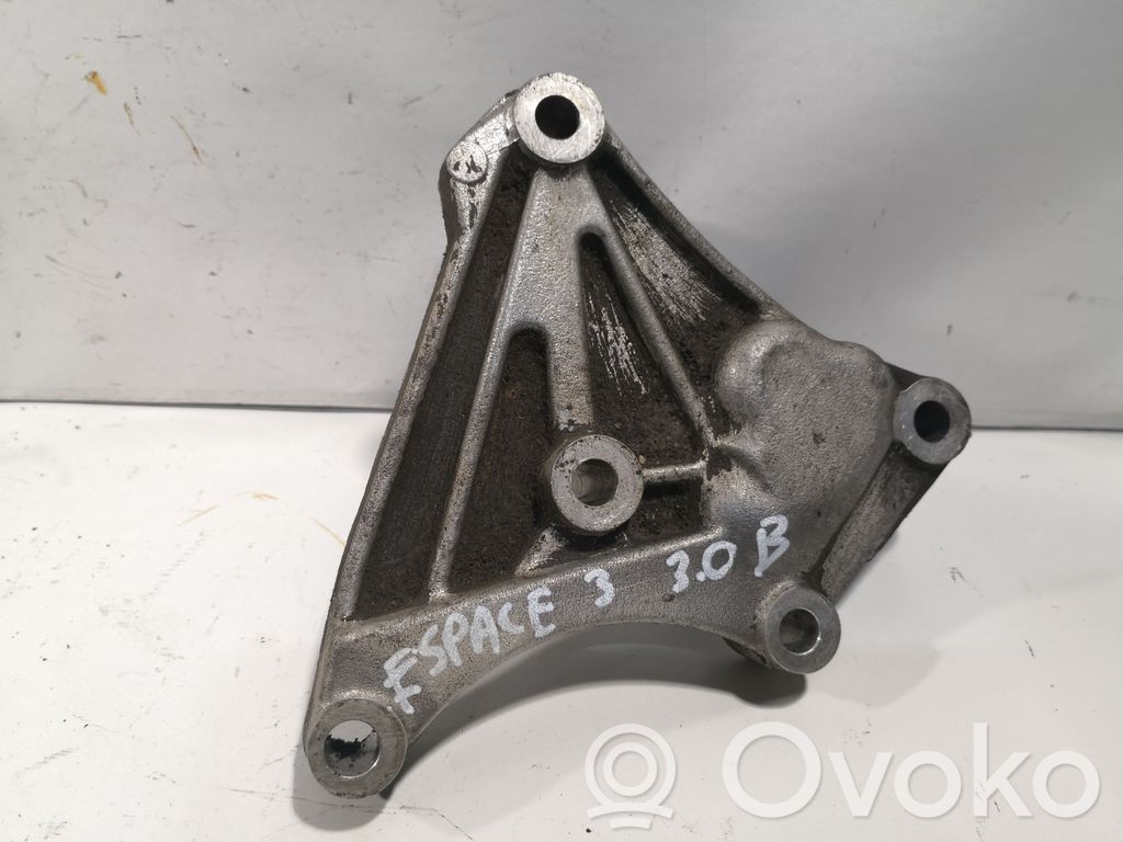 Renault Espace III Engine mounting bracket 