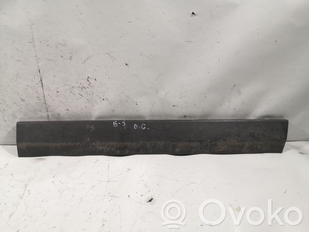 Listwa drzwi tylnych   3B0854950