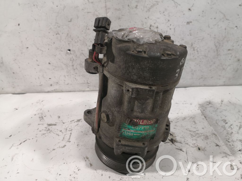 Volkswagen Golf III Ilmastointilaitteen kompressorin pumppu (A/C) 
