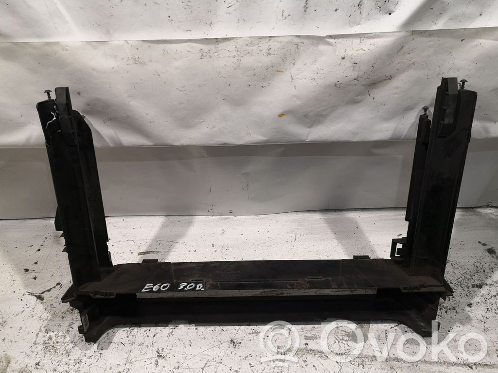 BMW 5 E60 E61 Radiatorių panelė 
