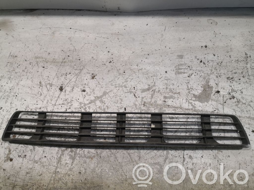 Volkswagen PASSAT B5 Front bumper lower grill 