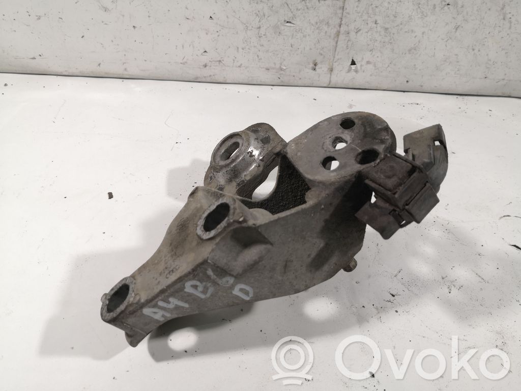 Audi A4 S4 B6 8E 8H Engine mounting bracket 
