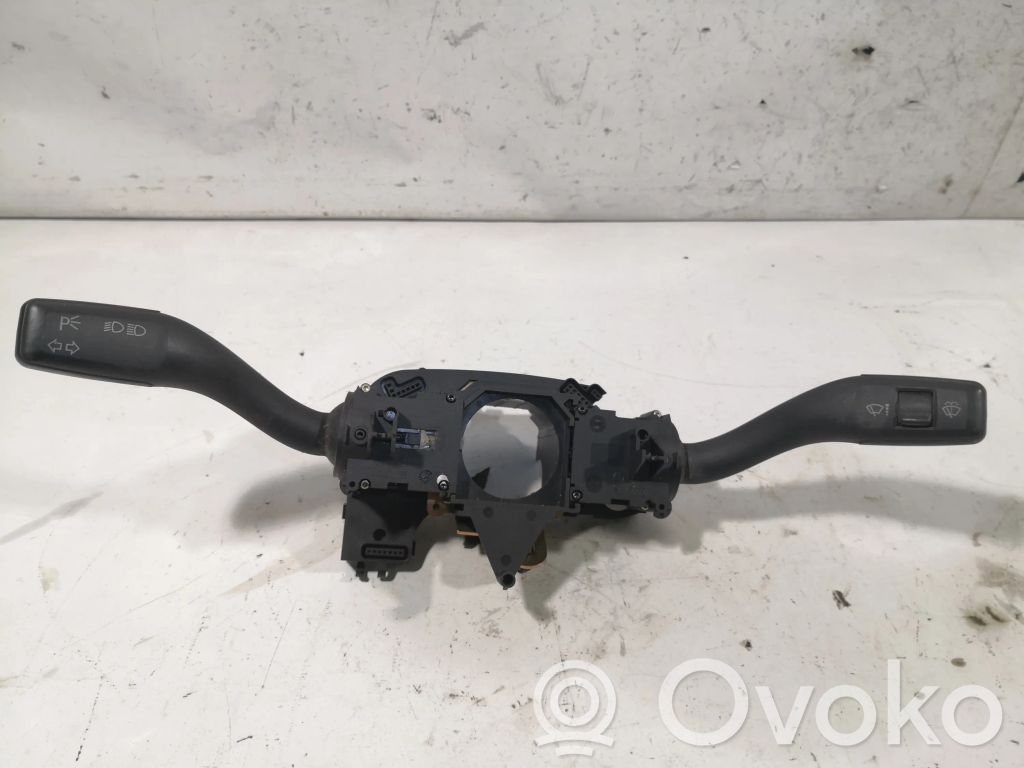 Audi A4 S4 B6 8E 8H Wiper turn signal indicator stalk/switch 