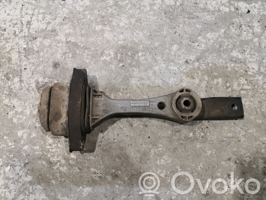 Volkswagen New Beetle Engine mount bracket 