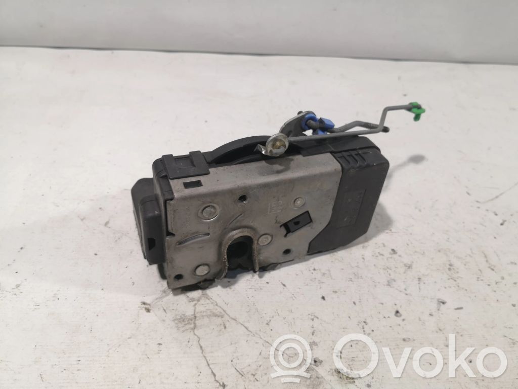 Opel Vivaro Priekšpusē slēdzene 
