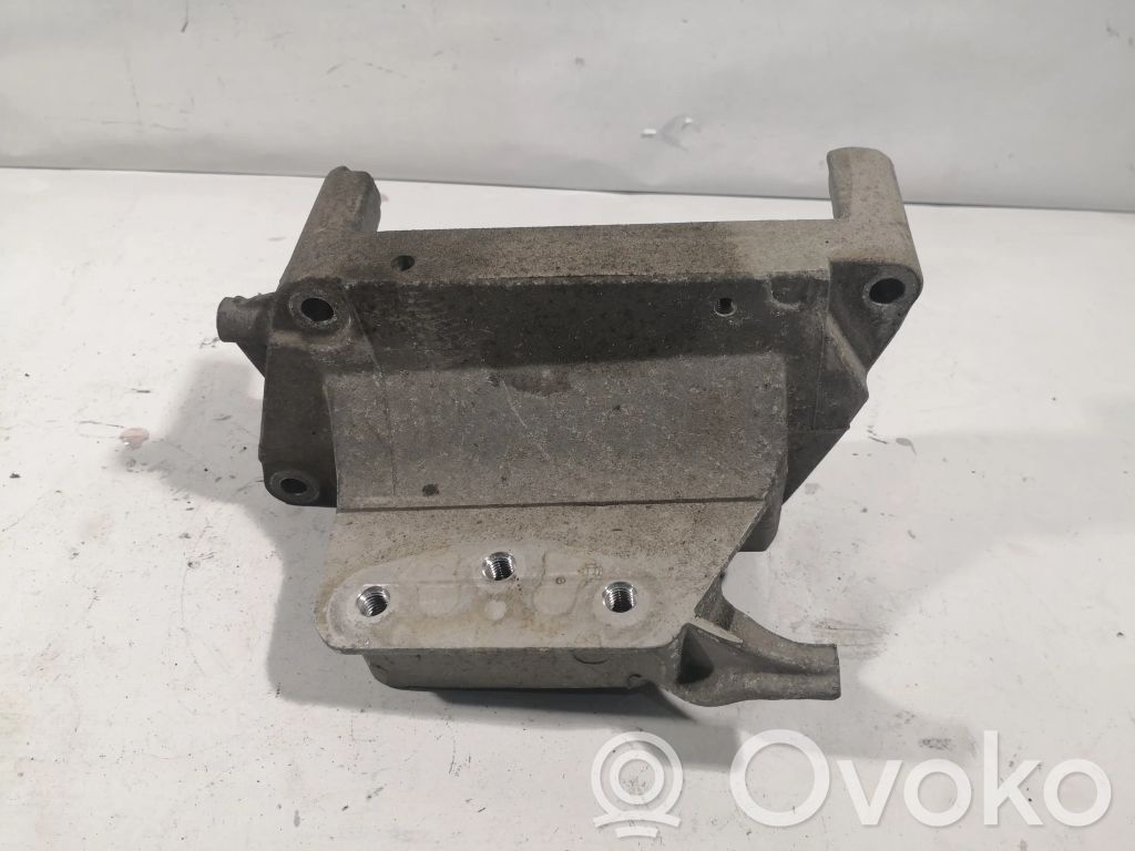 Opel Astra J Moottorin kiinnikekorvake (käytetyt) 