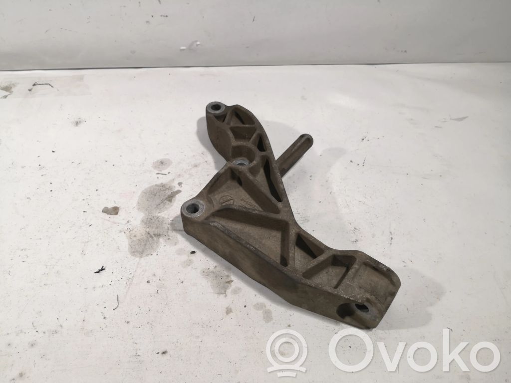 Opel Zafira B Gearbox mounting bracket 