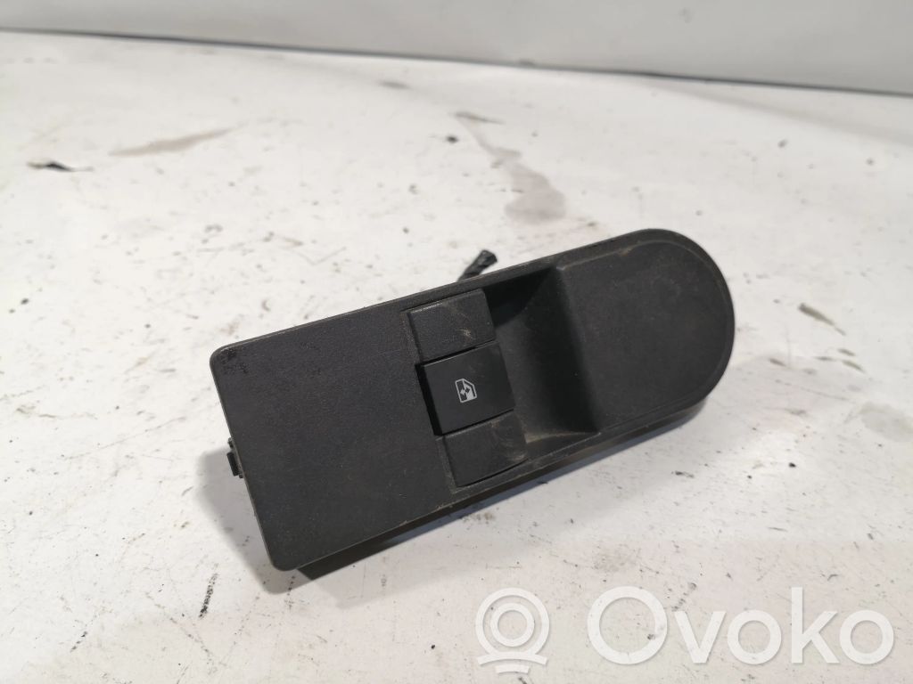 Opel Zafira B Electric window control switch 