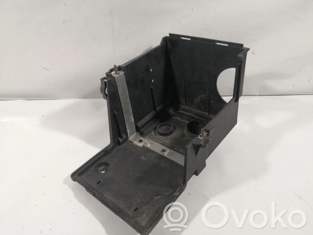 Volvo V50 Akkulaatikon alusta 