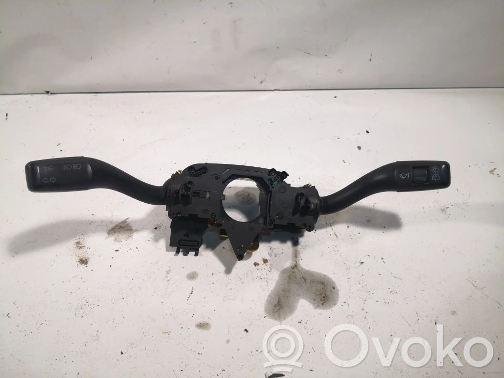Audi A4 S4 B6 8E 8H Manetka / Przełącznik kierunkowskazów wycieraczek 