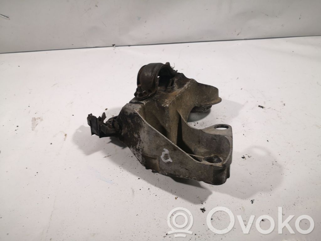 Engine mounting bracket   8E0199352F
