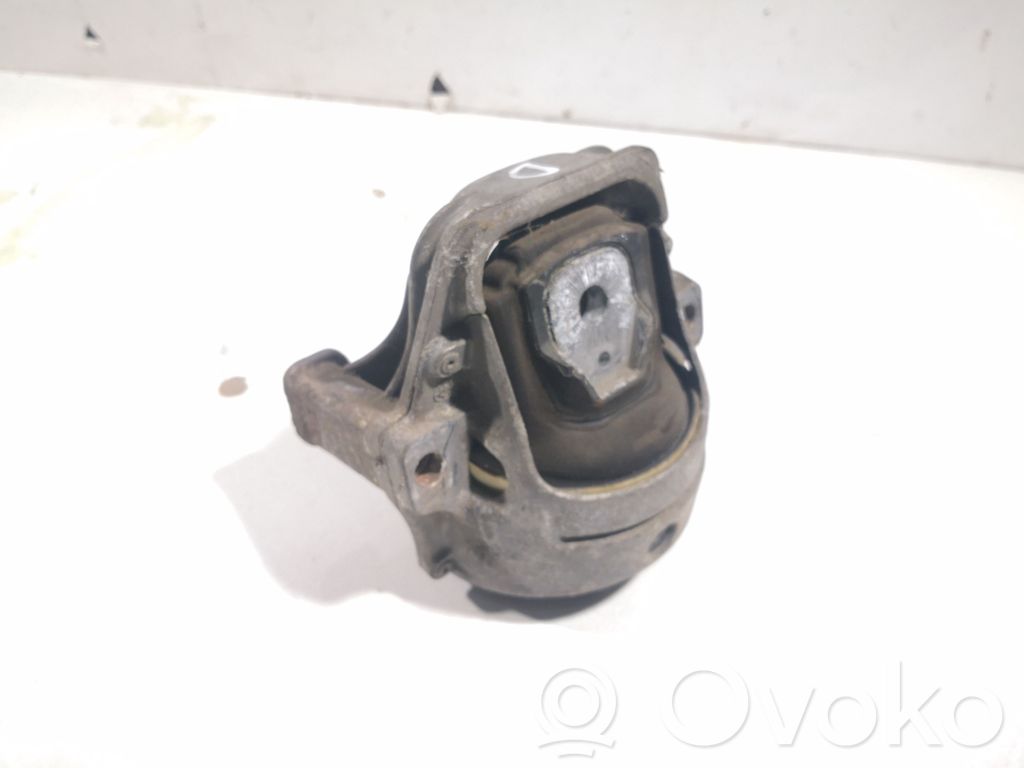 Audi A4 S4 B8 8K Engine mount bracket 