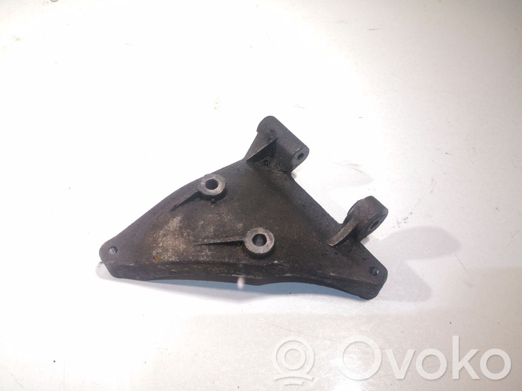 Volkswagen PASSAT B5.5 Engine mounting bracket 