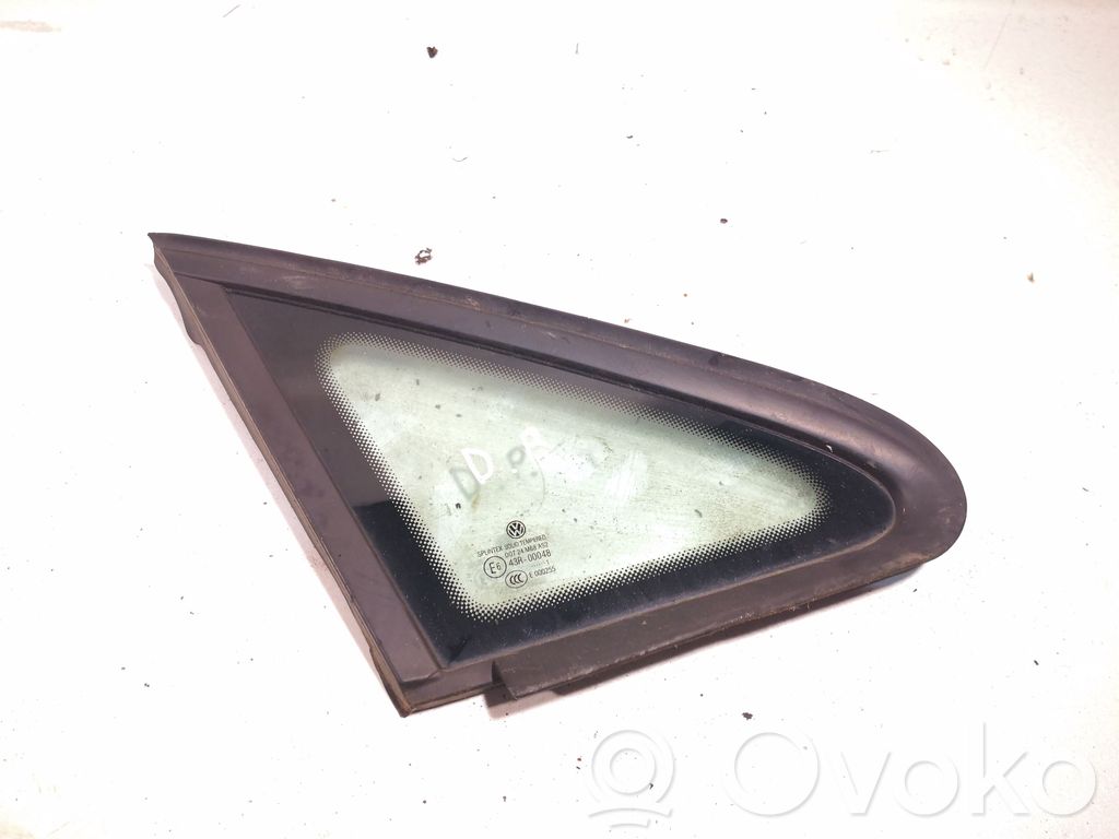 Volkswagen Golf Plus Front triangle window/glass 