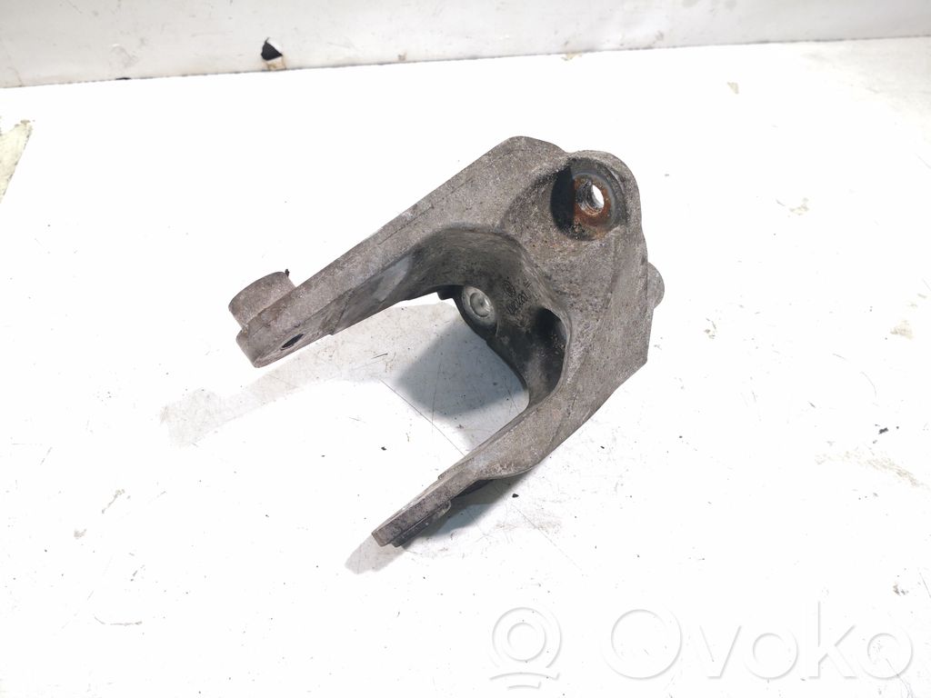 Opel Insignia A Engine mounting bracket 